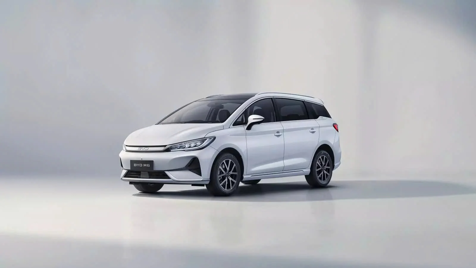 BYD M6.webp